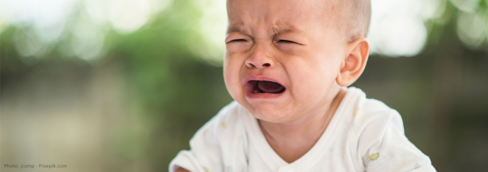Symbolbild für stillstreik:  Baby schreit beim Stillen